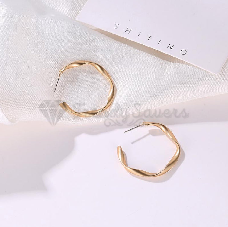 18K Gold Plated Smooth Clicker Twisted Hollow Hoop Stud Fashion Trend Earrings