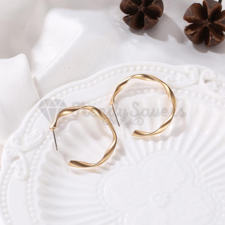 18K Gold Plated Smooth Clicker Twisted Hollow Hoop Stud Fashion Trend Earrings