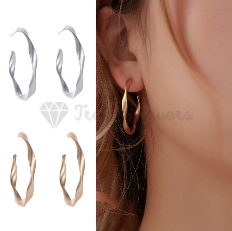 18K Gold Plated Smooth Clicker Twisted Hollow Hoop Stud Fashion Trend Earrings