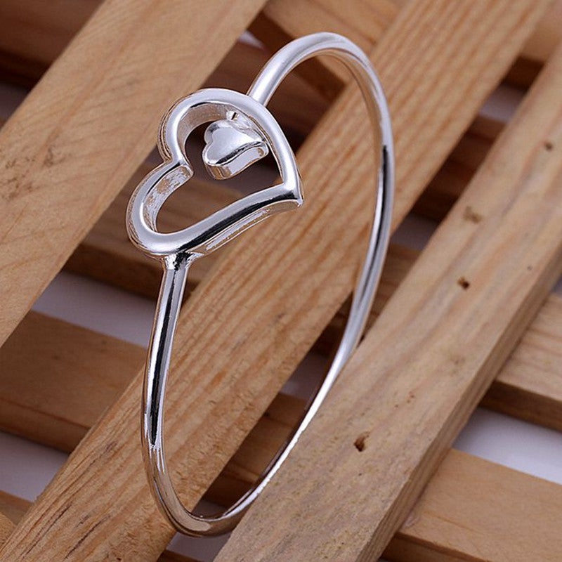 Lovely 925 Sterling Silver Bangle