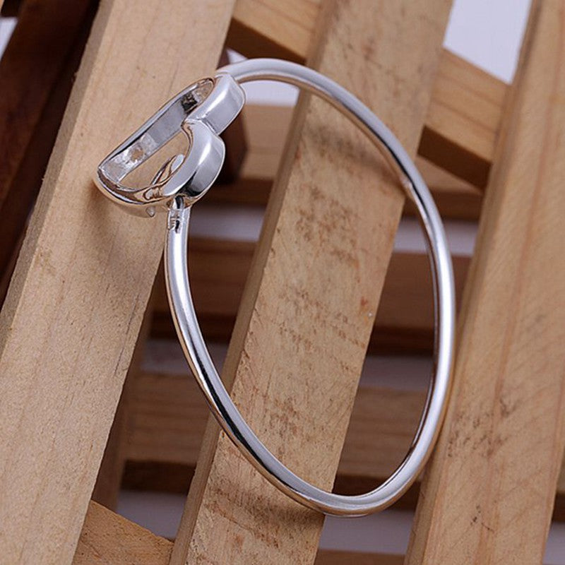 Lovely 925 Sterling Silver Bangle